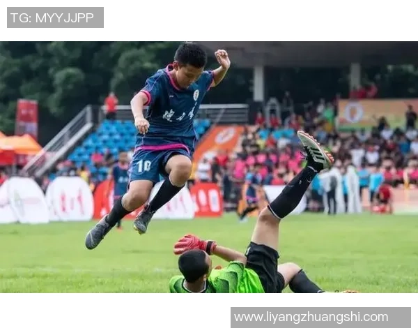 低调内向型足球巨星如何在绿茵场上绽放不凡光彩