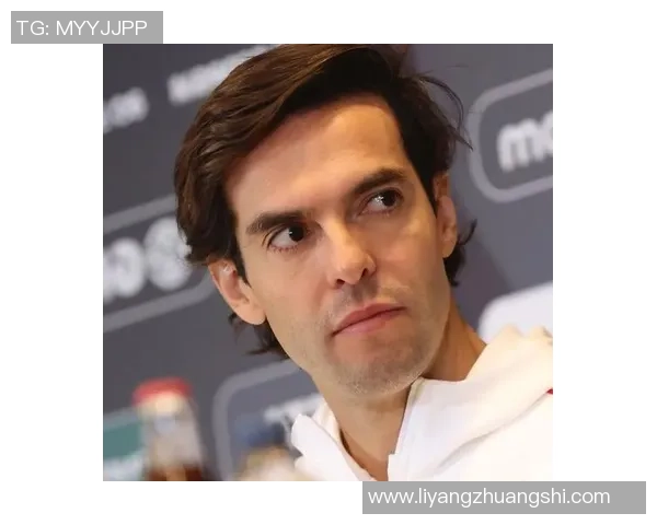 德国高颜值足球球星盘点颜值与实力并存的足球天才