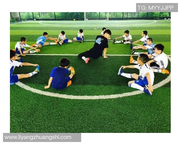 球星传奇与足球梦想:手绘漫画中的绿茵荣耀与激情碰撞 球星传奇与足球梦想:手绘漫画中的绿茵荣耀与激情碰撞